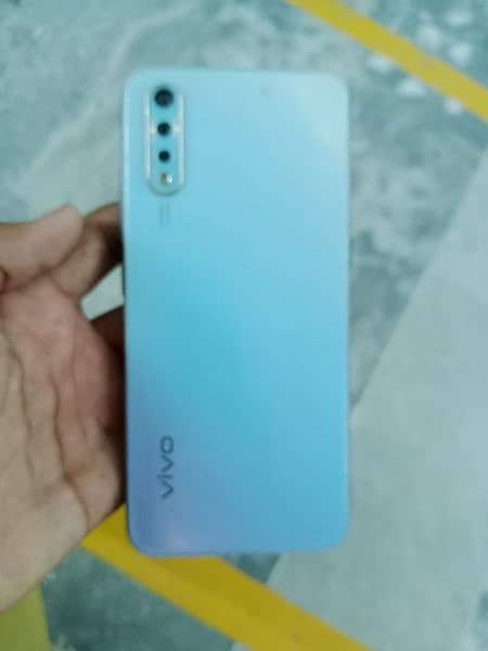 vivo s1 4/128 complete box with charger 2