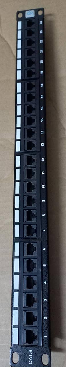 Schneider cable manager and ethernet patch panel CAT 6 UTP 24 port 3