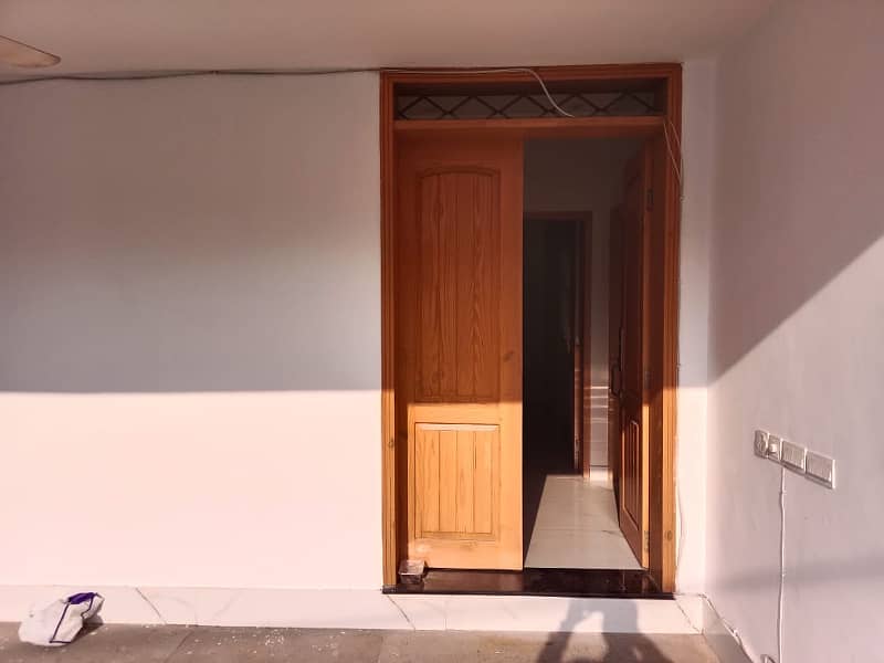 10 Marla Beautiful Bungalow Like Brand New for Rent in T Block Phase 2 DHA Lahore 3