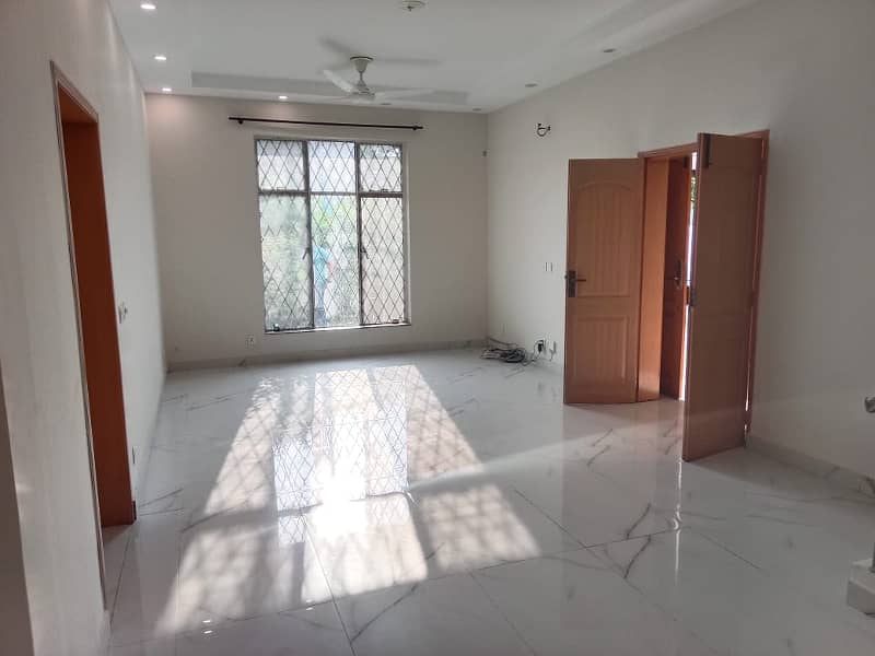 10 Marla Beautiful Bungalow Like Brand New for Rent in T Block Phase 2 DHA Lahore 7