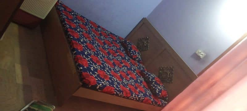 selling double bed wordrobe, devider 1