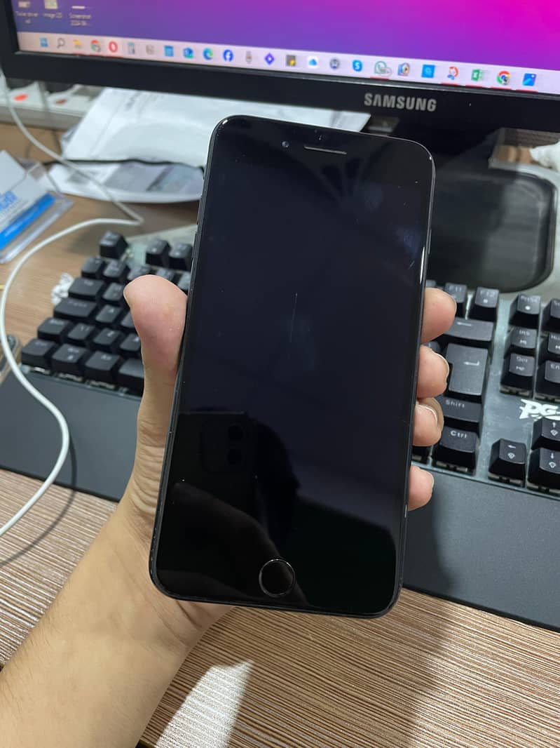 Iphone 7 plus 128gb pta approved 9/10 1