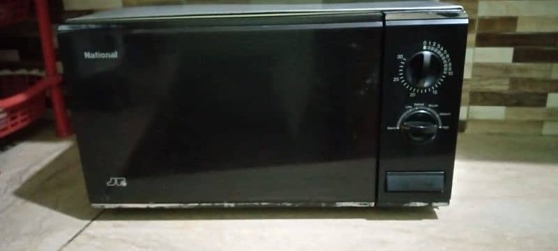 High-Quality Microwave for Sale – Excellent Condition 1