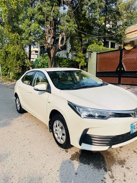 Toyota Corolla GLI 2018 only 9k driven 4