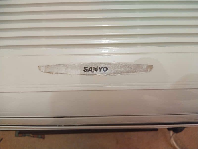 Sanyo A. C made in Japan for sale. 1 ton, Condition 10/10 5