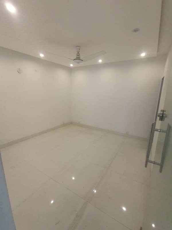 4 Marla maznine floor for rent 2