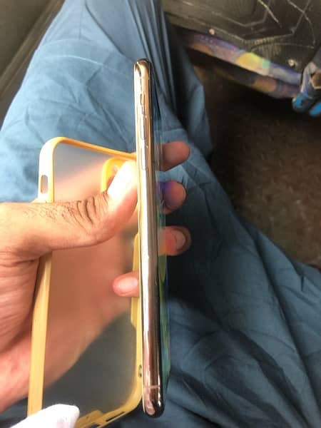 I phone 11 pro max 64 GB PTA approved 1