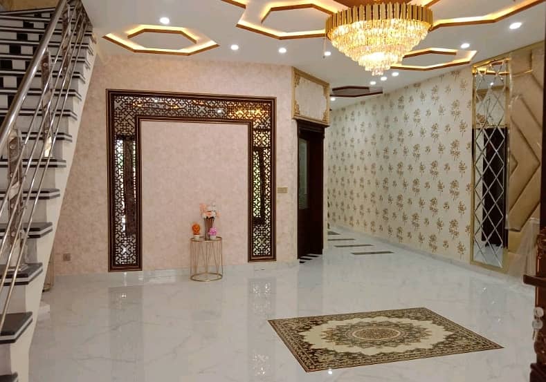 Get A 10 Marla House For sale In Johar Town with Gas connection 1
