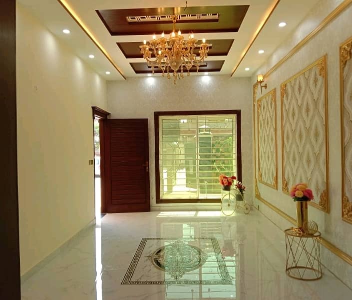 Get A 10 Marla House For sale In Johar Town with Gas connection 2