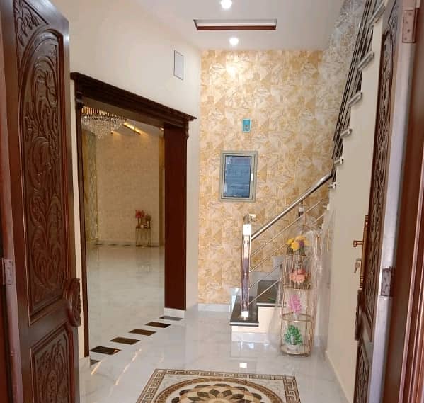 Get A 10 Marla House For sale In Johar Town with Gas connection 3
