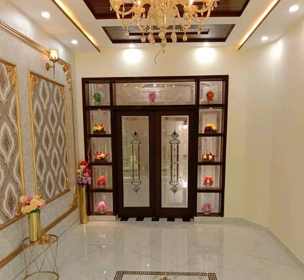 Get A 10 Marla House For sale In Johar Town with Gas connection 5