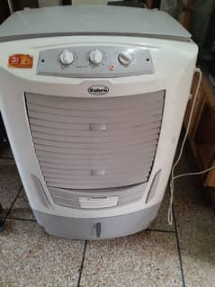 Sabro air cooler with cooling pads