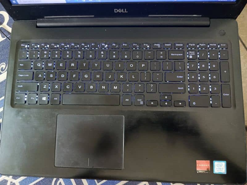 Dell Inspiron 5570 1