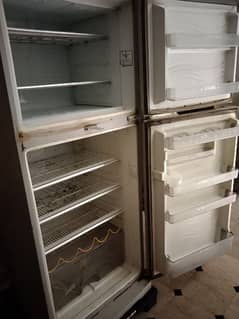 DAWLANCE FRIDGE MEDIUM SIZE