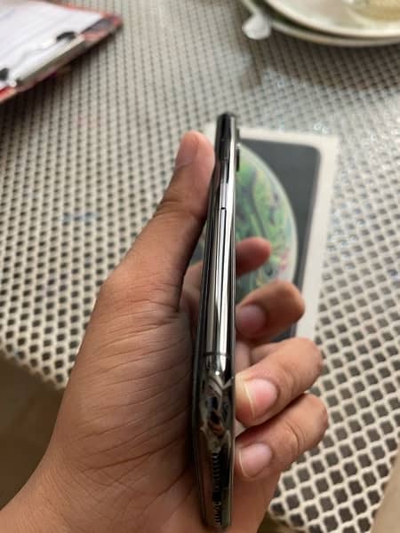 Iphone Xs 256gb pta approved with box and genuine charger 6