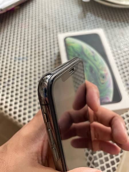 Iphone Xs 256gb pta approved with box and genuine charger 7