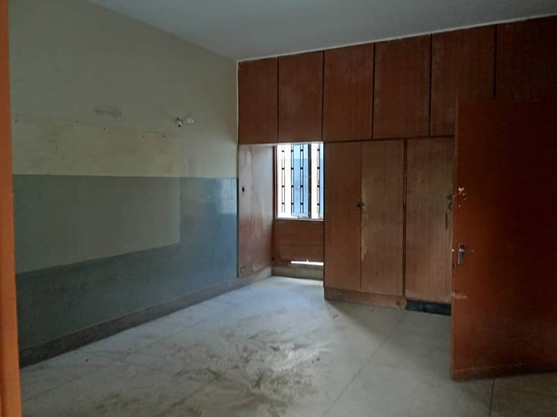 Space availablebFor Rent @ Nazimabad No 4 Main RoadFront Face Lcation 5