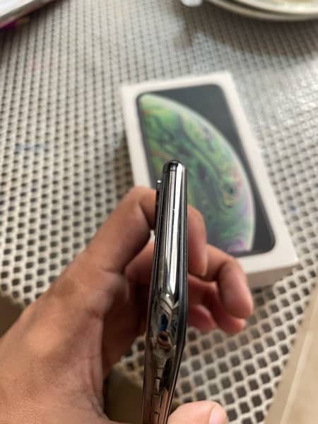 iphone Xs 256gb dual approved with box and charger 8