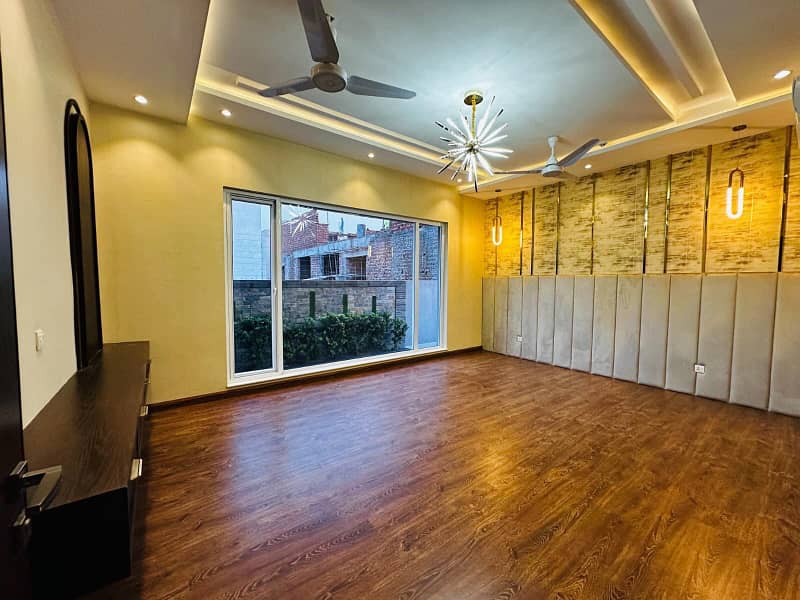 1 KANAL UPPER PORTION AVAILABLE FOR RENT IN DHA PHASE 6 8