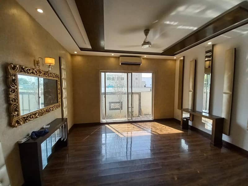 1 KANAL FULL HOUSE AVAILABLE FOR RENT IN DHA PHASE 6 3
