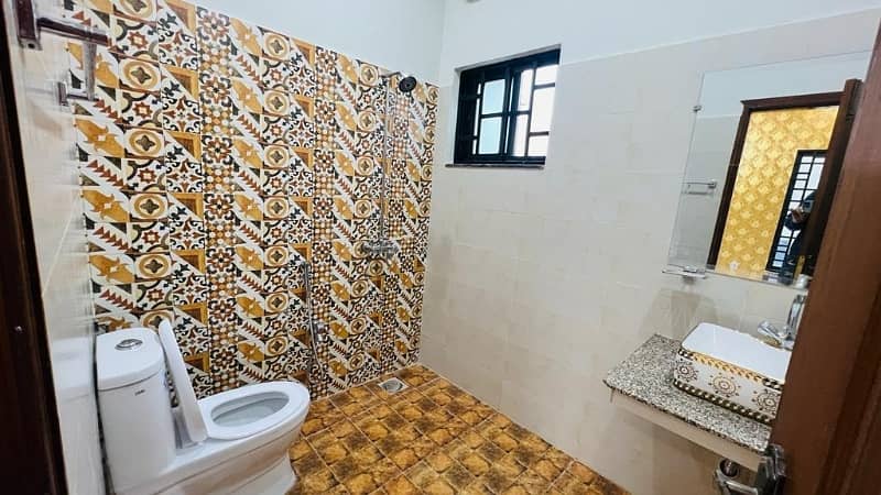 Double Storey 10 Marla House Available In Kahna For sale 14