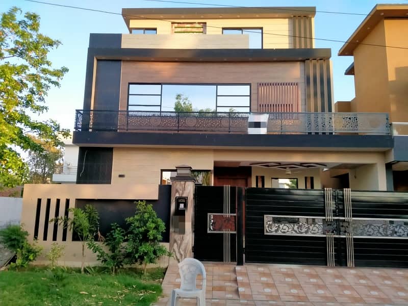 Double Storey 10 Marla House For sale In Central Park - Block G Lahore 0