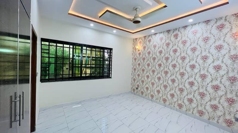 Double Storey 10 Marla House For sale In Central Park - Block G Lahore 7
