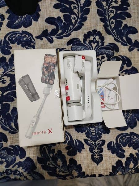 zhiyun smooth X gimbal and selfie stick ,for sale 10/10 condition 0