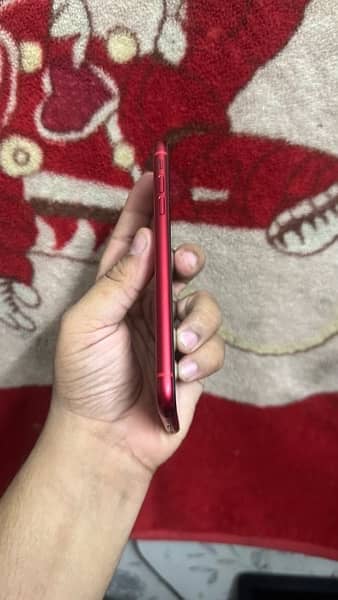 iphone 11 Red Product 4