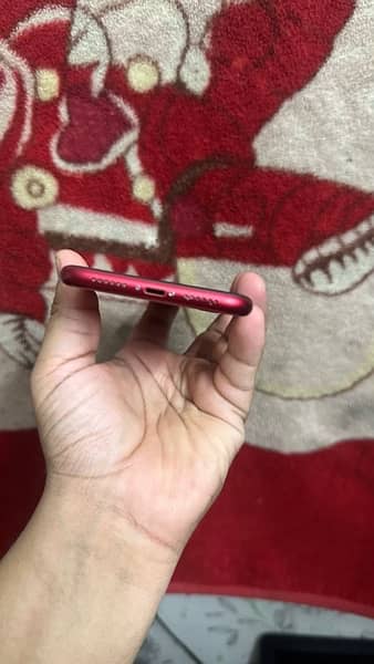 iphone 11 Red Product 5
