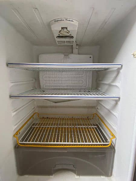 Dawlance Medium size fridge for sale 2