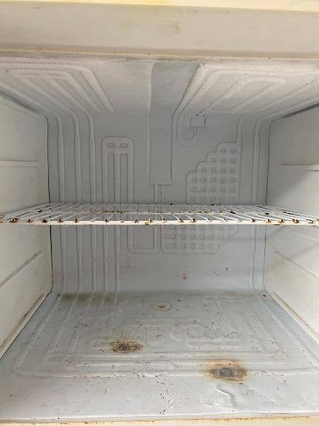 Dawlance Medium size fridge for sale 5