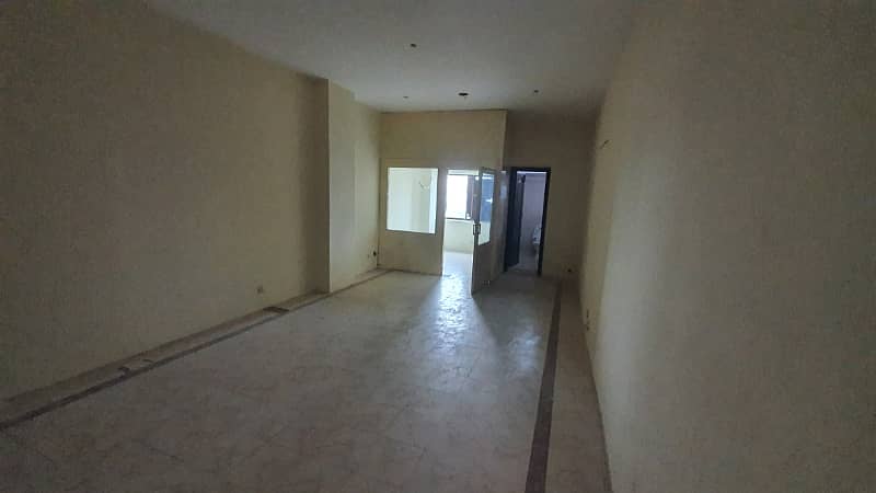 Ideal 400 SqFt Office for Rent on Main Boulevard Gulberg Lahore 2