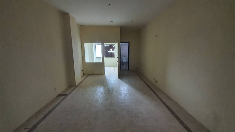 Ideal 400 SqFt Office for Rent on Main Boulevard Gulberg Lahore 3