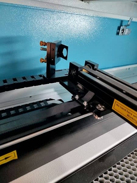 Laser cutting machine 7