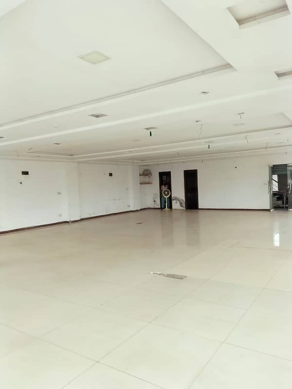 8 Marla Commercial Hall Is Available For Rent In Tulip Block Main Boulevard Of Bahria Town. 3