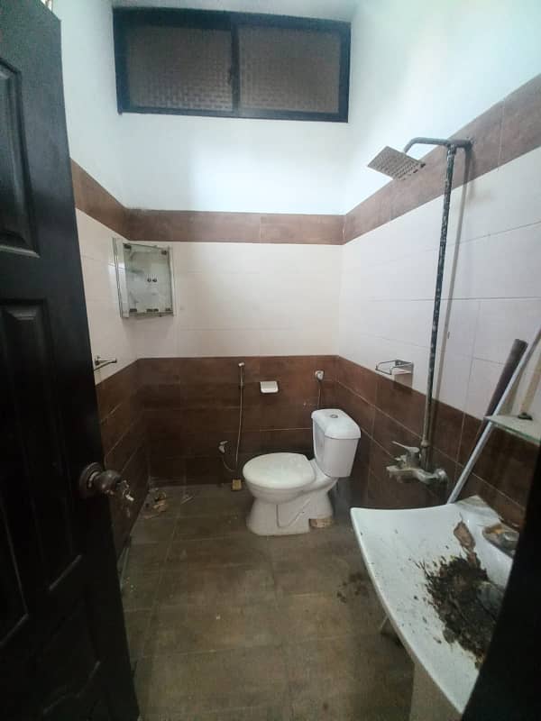 3 Bed DD Portion With Roof Available For Sale In Nazimabad Block J 4