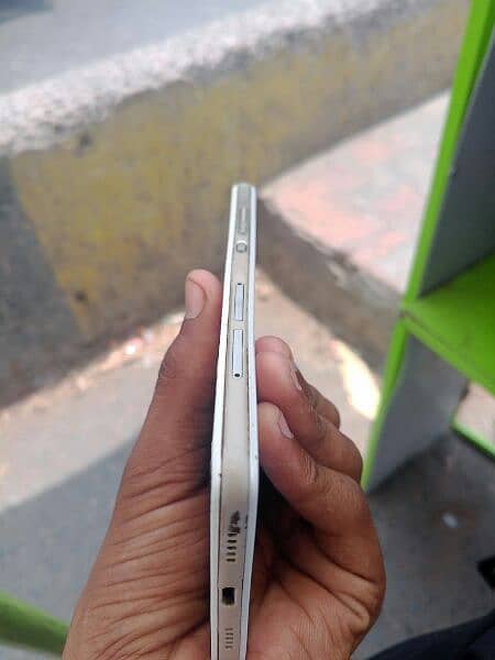 huawei p8lite 2gb16gb koi fualt nai hy with box pta provd 2