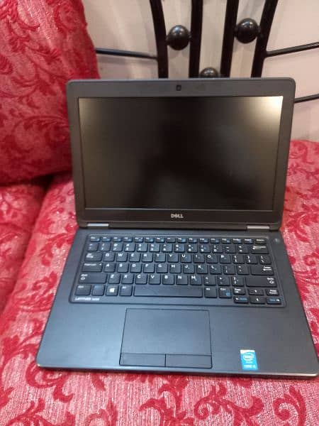 Dell latitude i5 ,  5th Generation. 6