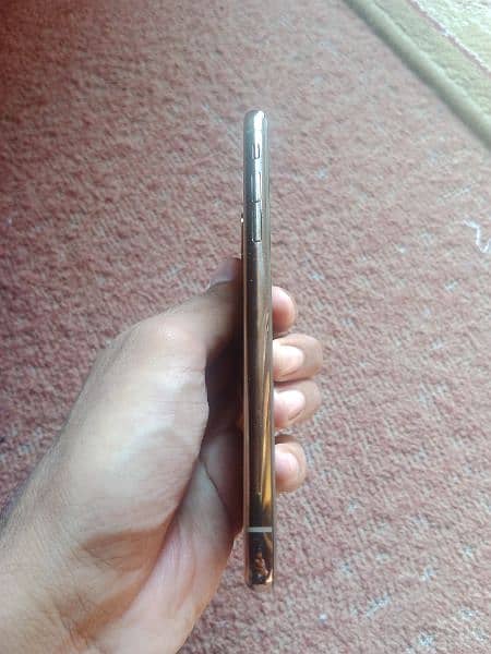 Iphone xs 64 gb gold colour non pta factory unlocked 5