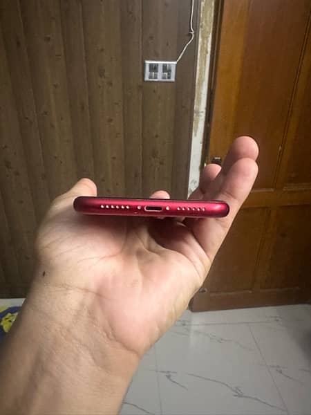 Apple Iphone 11 64GB Red Colour 4