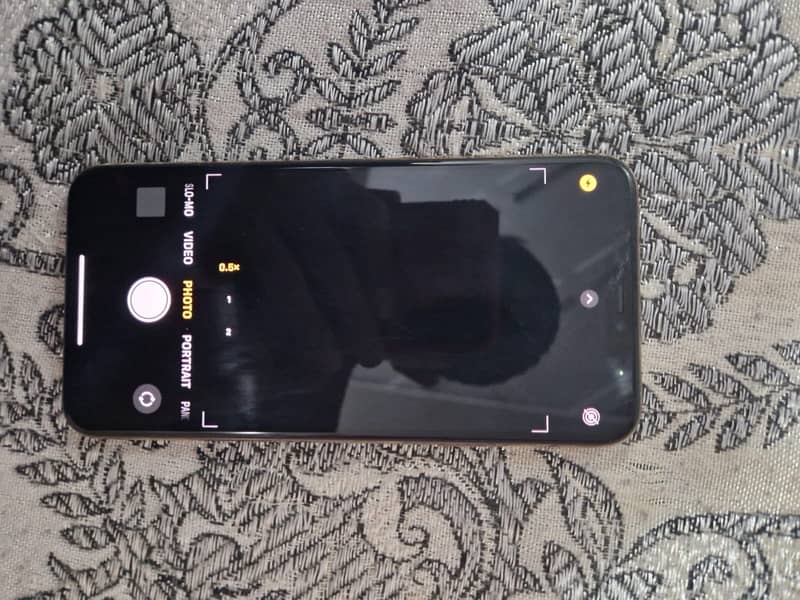 iPhone 11 Pro Max (non-pta good condition) 1