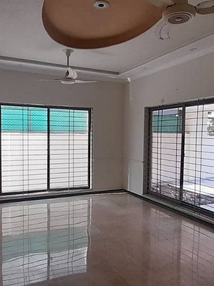 1 Kanal Full House Available For Rent In DHA Phase 4 Lahore 9