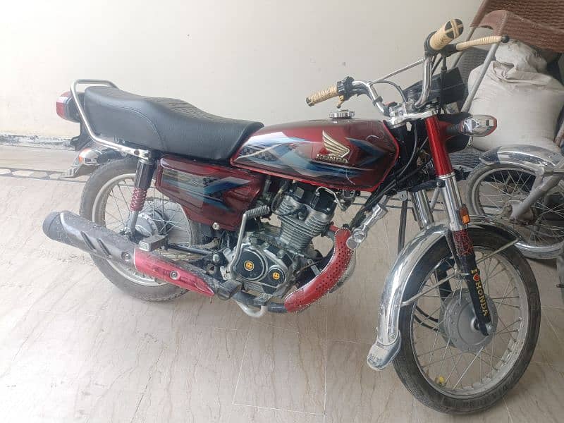 Honda 125 (2024) model up for sale only 6k km. s driven 1