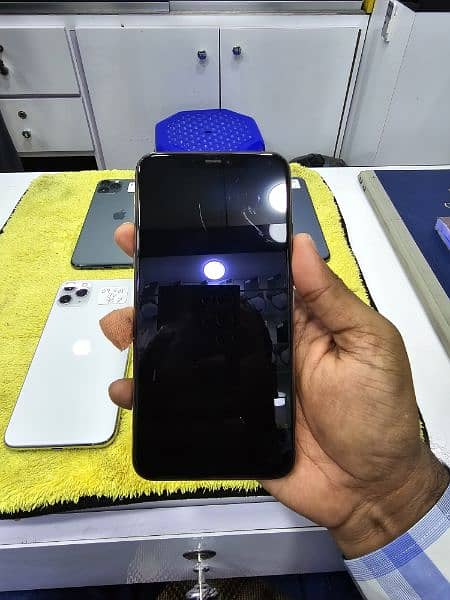 Iphone 11 Pro Max 64GB JV (Non Pta) (Non Active) (83+ Battery Health) 4