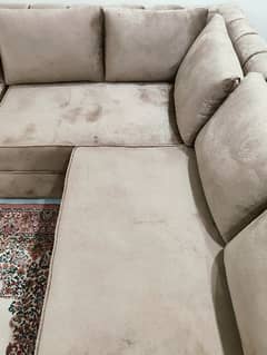 6 seater neat and clean sofa 0