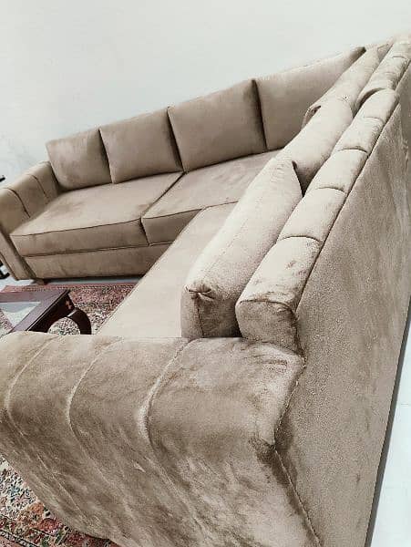 6 seater neat and clean sofa 5