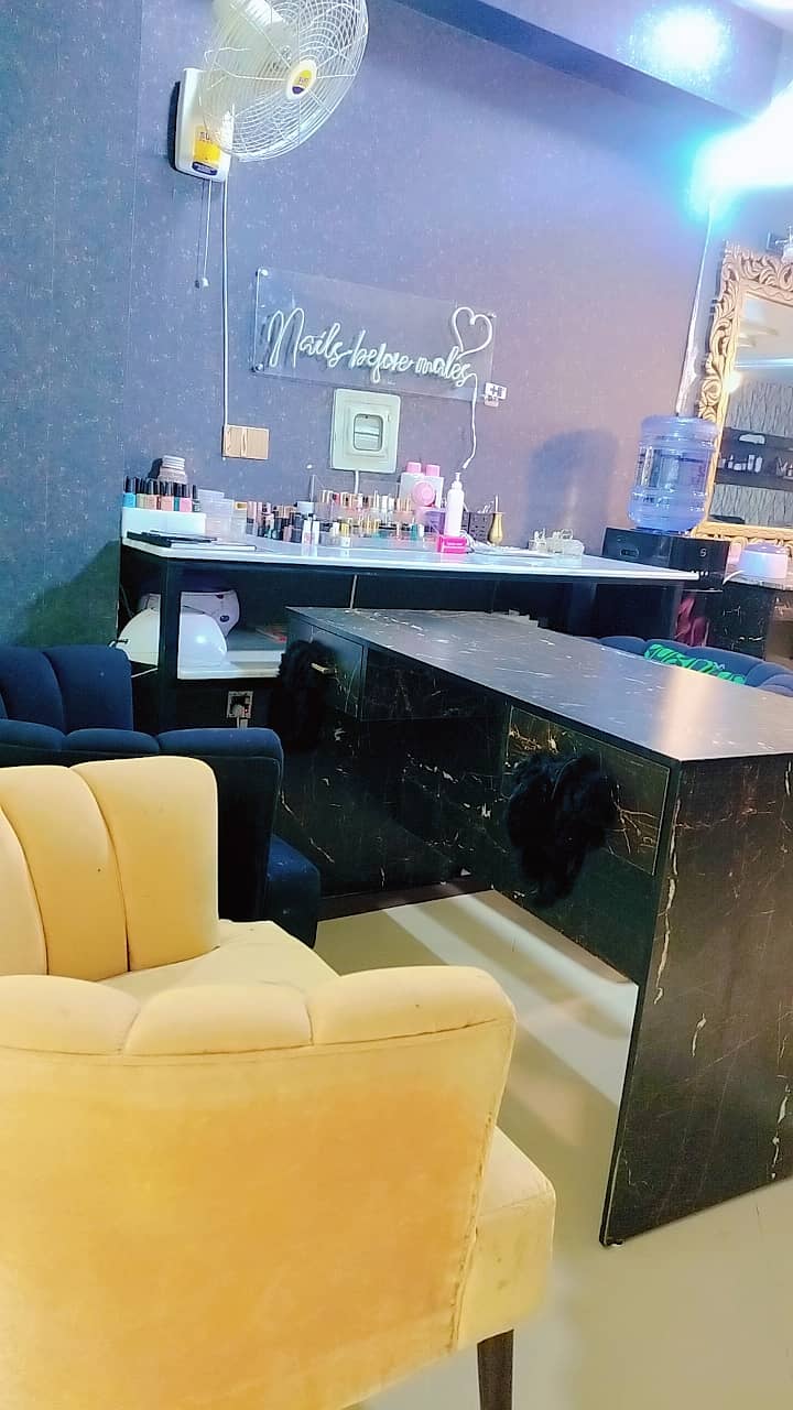 Readymade Salon setup in E11/3 Markaz for sale 6