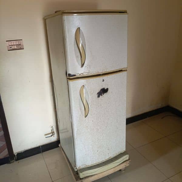 fridge in ok condition 2