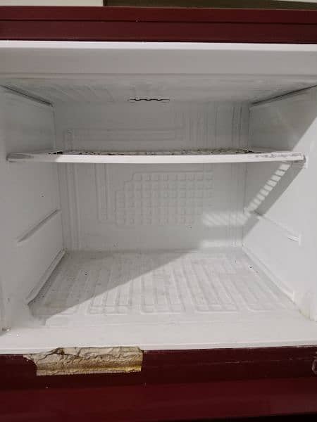 pel refrigerator is available in good condition 4